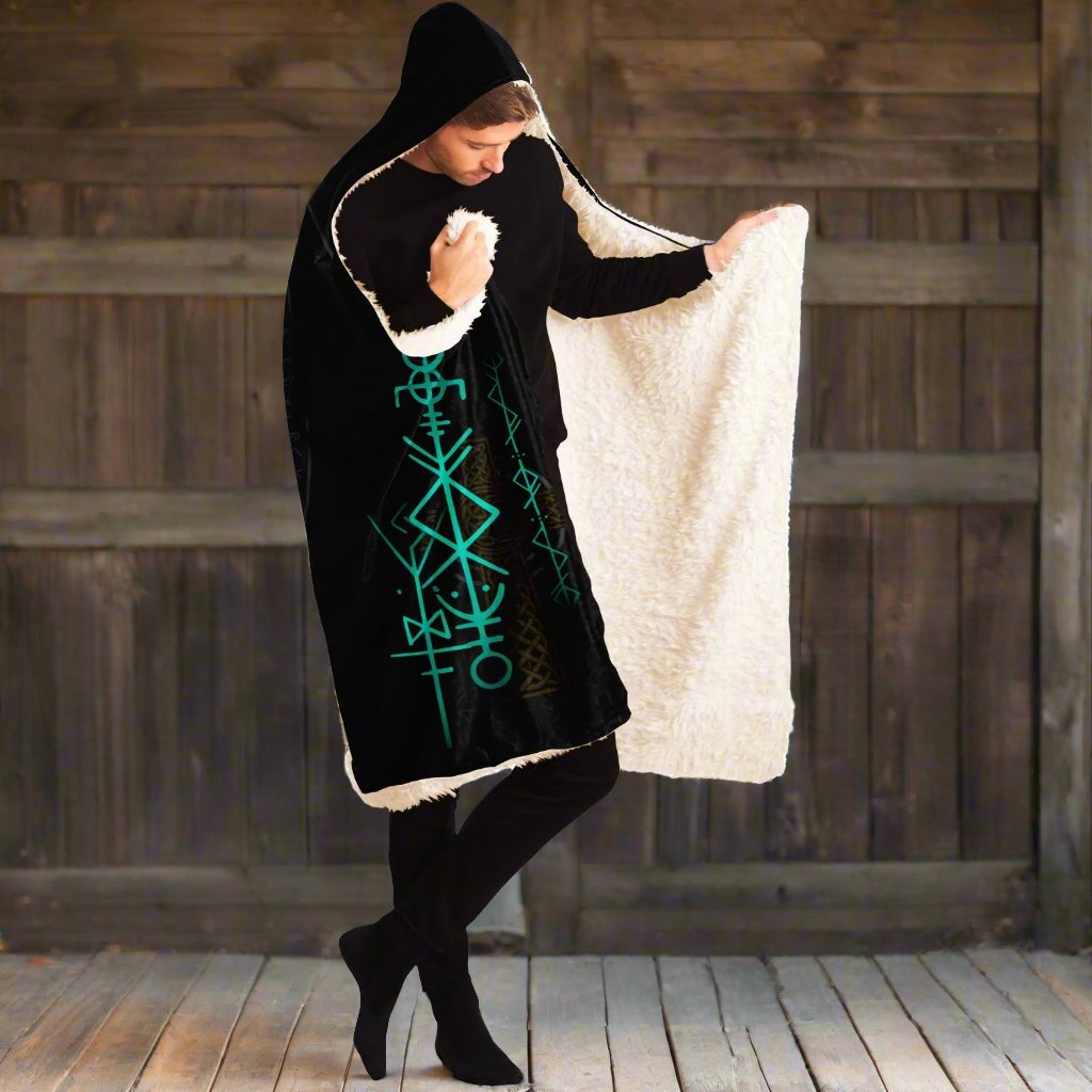 Eirwen Hooded Blanket
